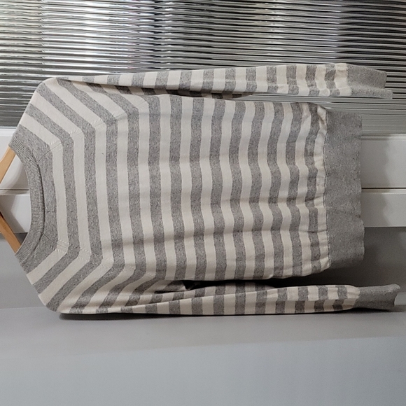 Banana Republic Sweater - Picture 2 of 4